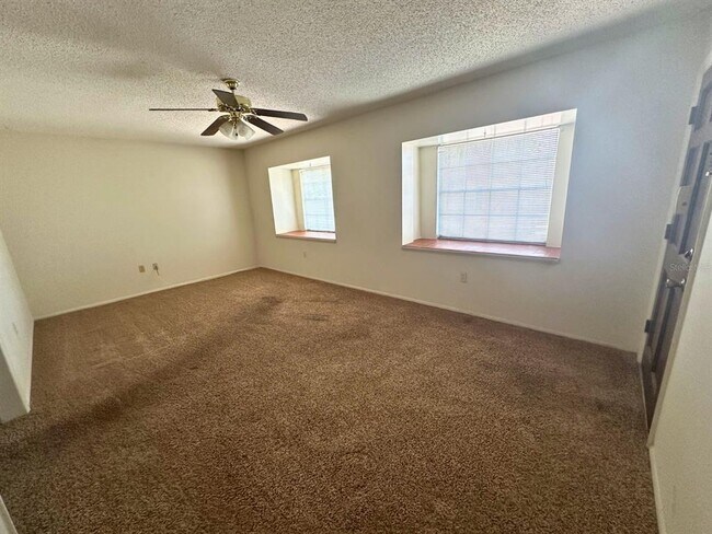 Foto del edificio - 3601 Cypress Gardens Rd