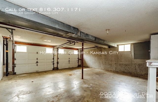 Building Photo - 900 NE Locust Dr