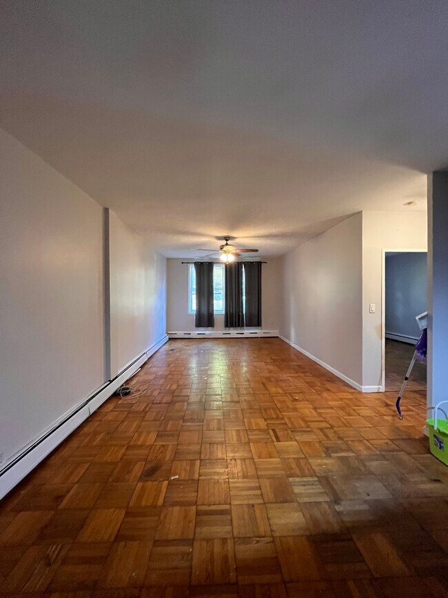 Unit 1B - 33 Duncan Ave