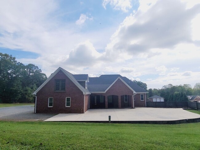 Building Photo - Great Views, Located off of Highway 460