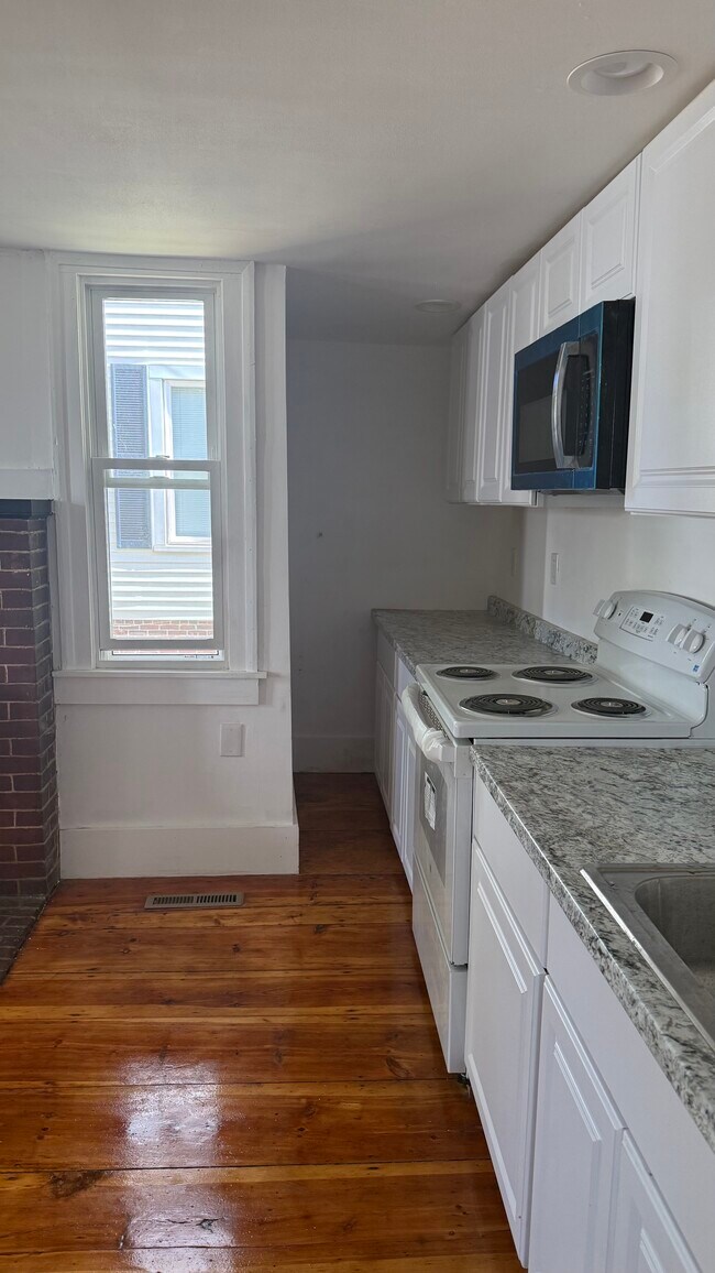 Cocina - 329 Main St