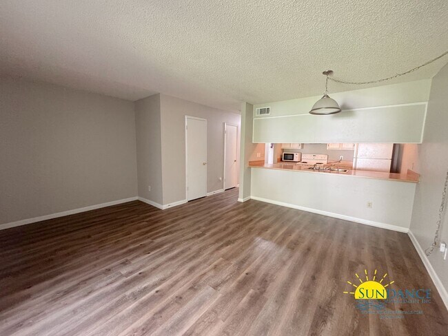 Foto del edificio - Charming 2 Bedroom Townhouse, great fenced...