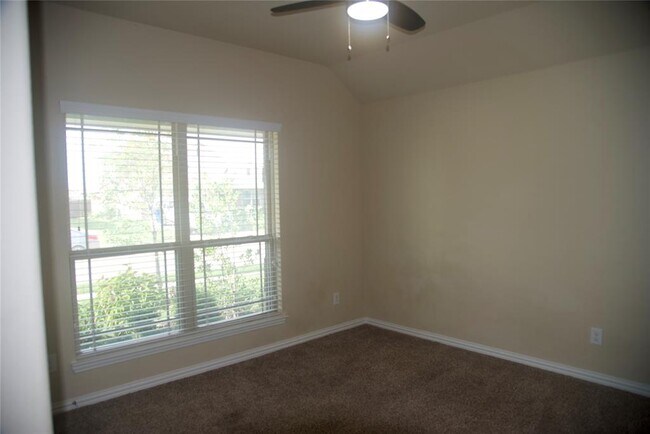Building Photo - 216 Chamberlain Dr