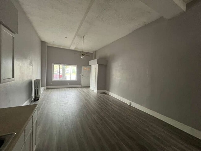Building Photo - 14628 Lakeshore Blvd