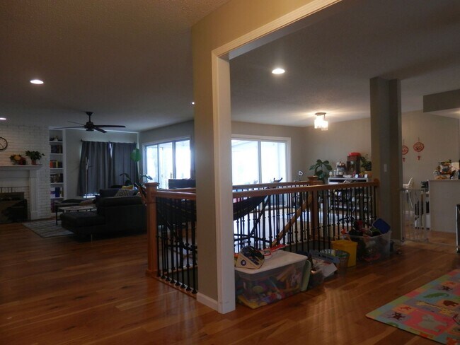 Building Photo - Spectacular 5 Bed 3 Bath With Amazing View...