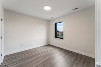 Building Photo - 72 S Essex Ave