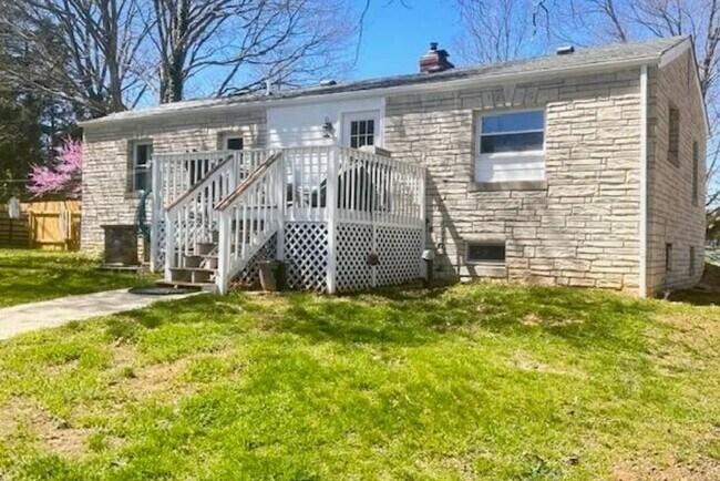 Foto del edificio - 10105 Oak Grove Rd
