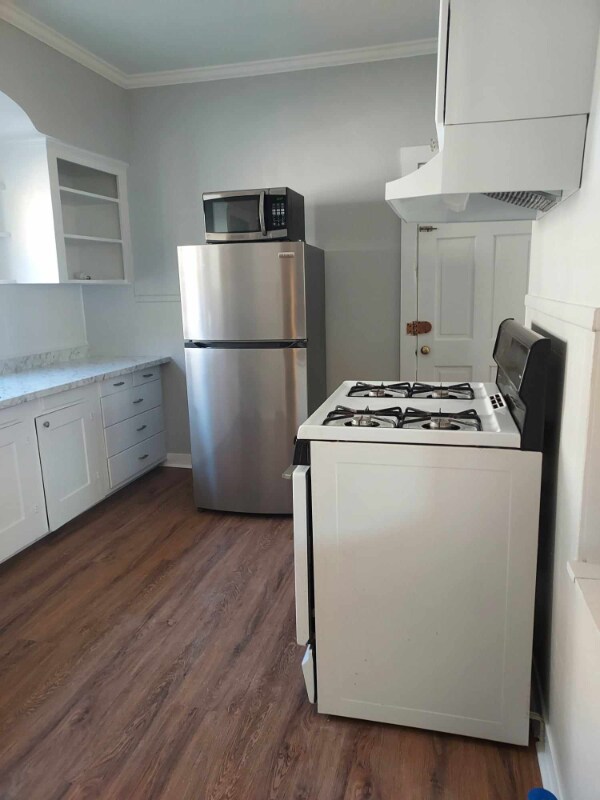 Primary Photo - 24 Cameron Ave