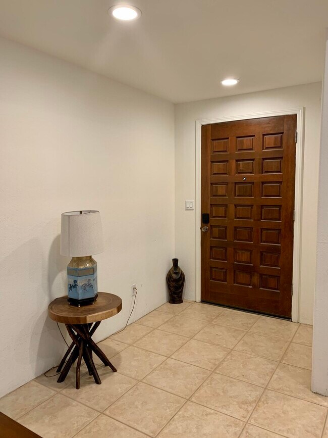 Building Photo - 431 N Sierra Madre