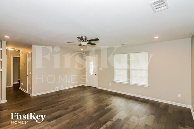 Foto del edificio - 6301 Green Grove Drive