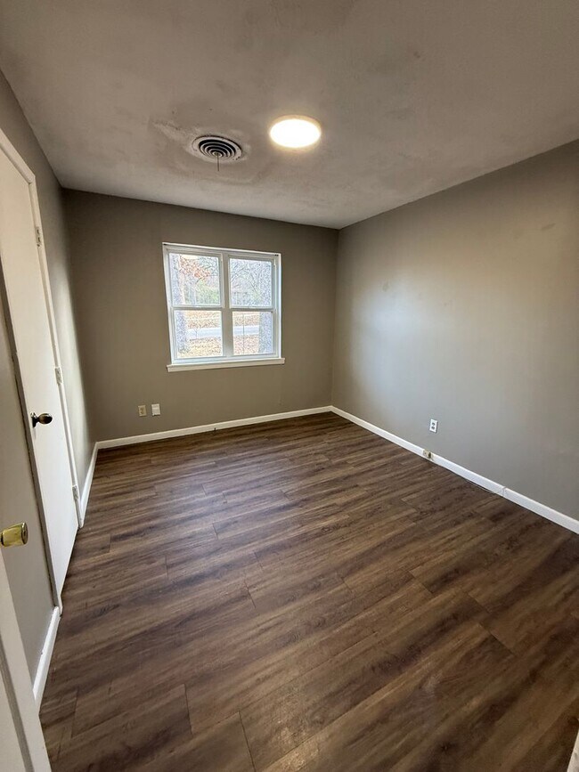 Foto del edificio - 3720 Old Jenny Lind Rd