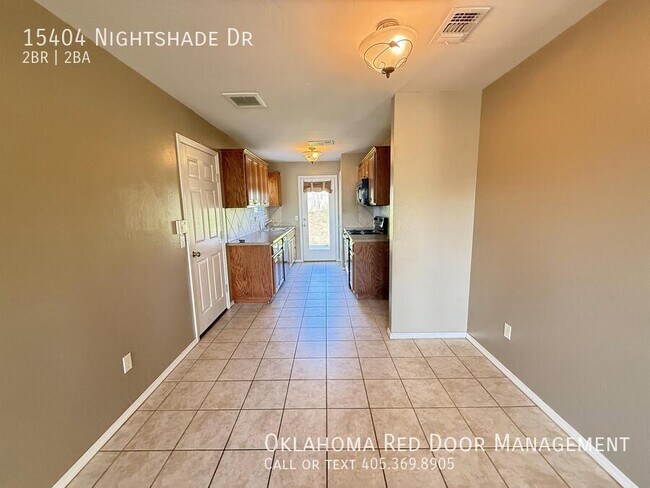 Foto del edificio - 15404 Nightshade Dr
