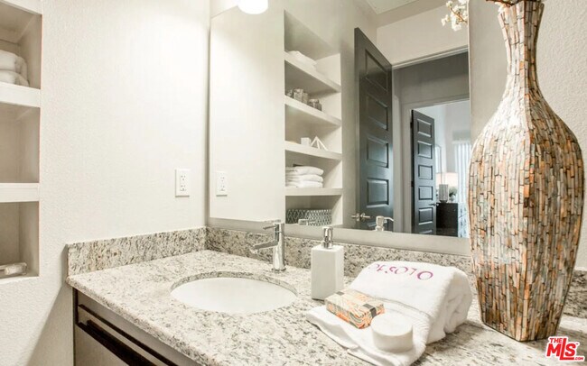 Foto del edificio - 21021 Erwin St