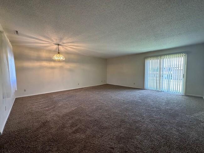 Building Photo - Moen Apartments 456