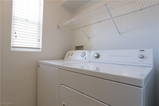 Foto del edificio - 7316 Prussian Green St