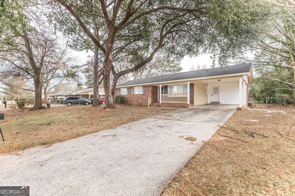 Primary Photo - 115 Wesleyan Dr