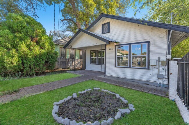 Foto del edificio - All Units Are Available With Brandnew Full Appliance Package