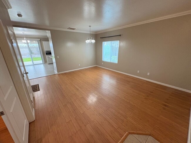 Foto del edificio - Lovely 5 Bedroom Home