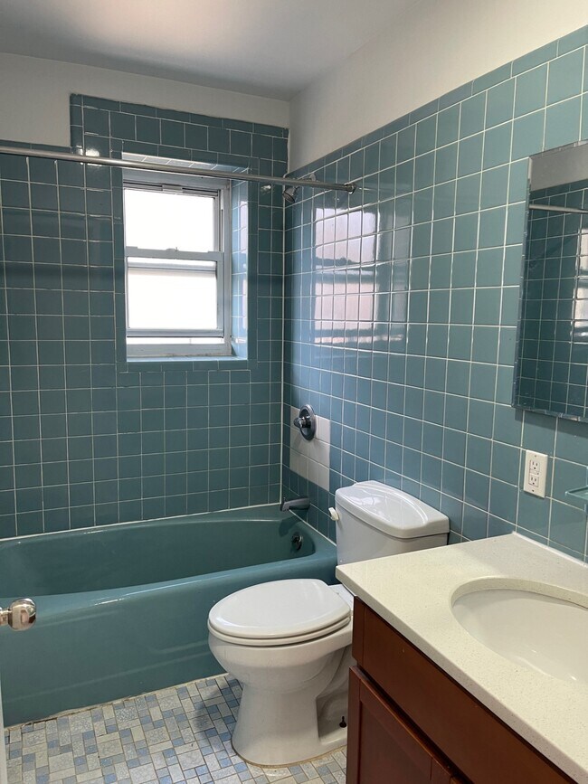 Foto del edificio - 1725 W 9th St