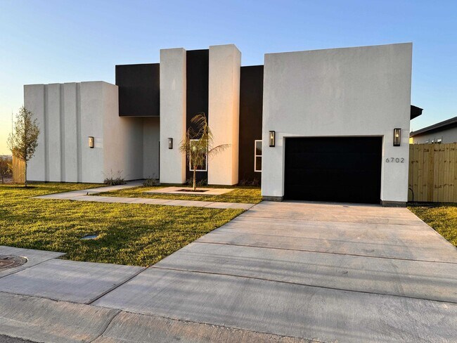 Foto del edificio - 6702 El Bosal Ln
