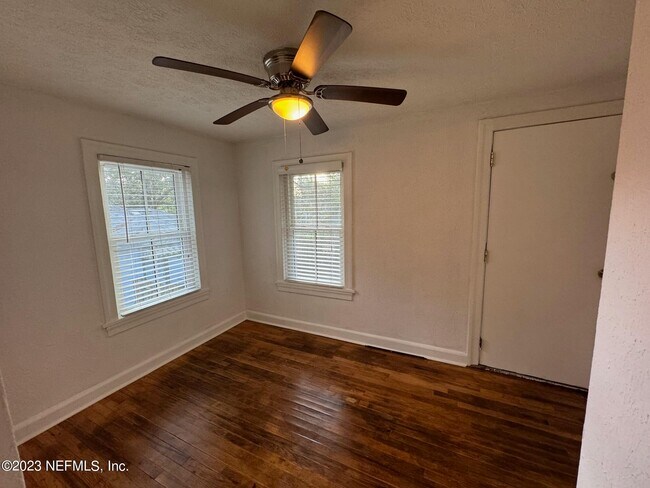 Foto del edificio - 4415 St Johns Ave