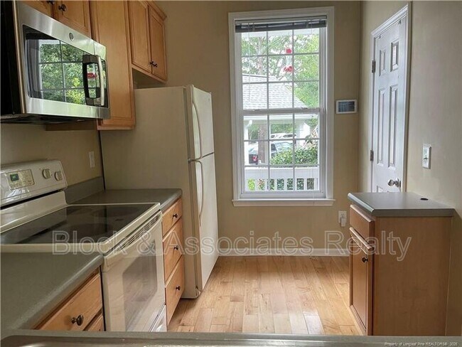 Foto del edificio - 112 Summit Oaks Ln