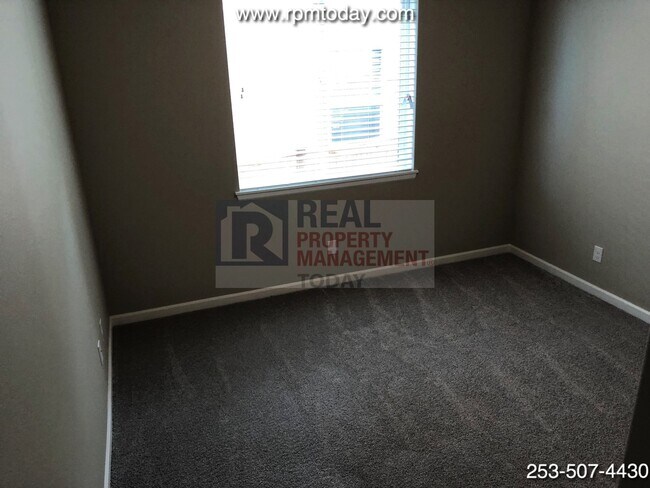 Building Photo - Stunning 5 Bedroom in Tacoma!