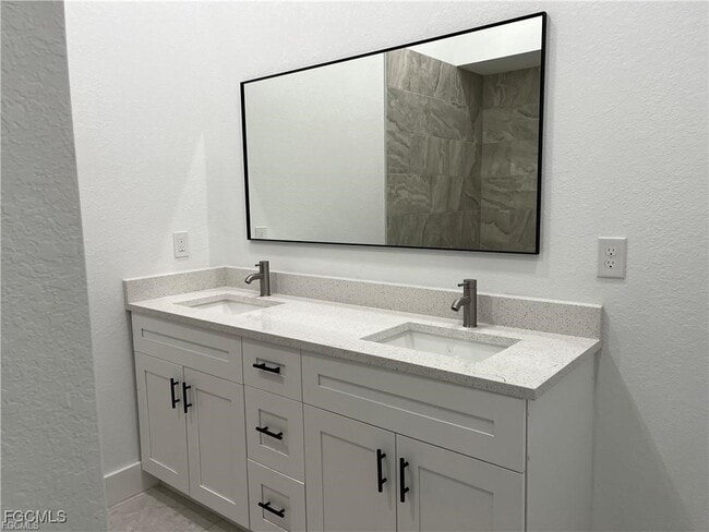 Foto del edificio - 5302 Anita Ave N