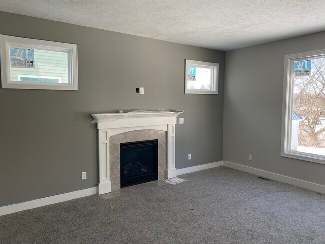 Building Photo - 6907 W Cottage Ln