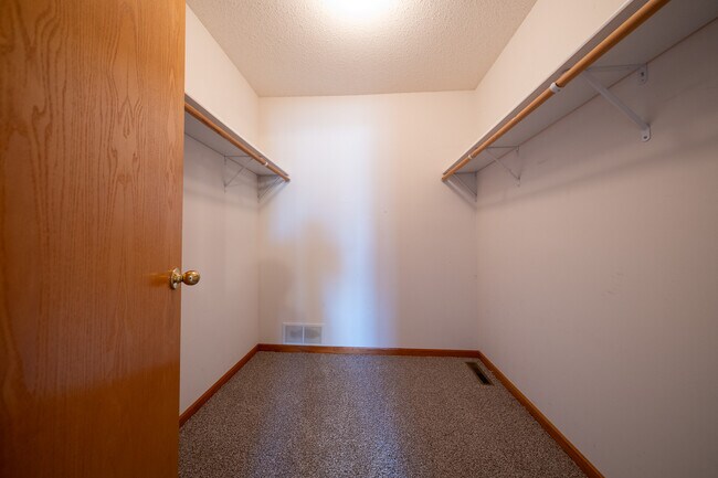 Building Photo - 17083 Eagleview Way