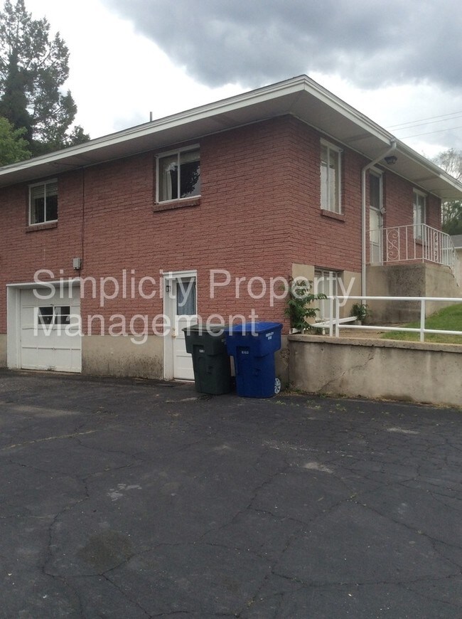 Building Photo - 1056 36th St