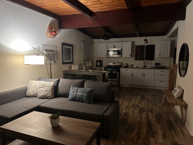 Foto del edificio - 434 Riverdale Dr