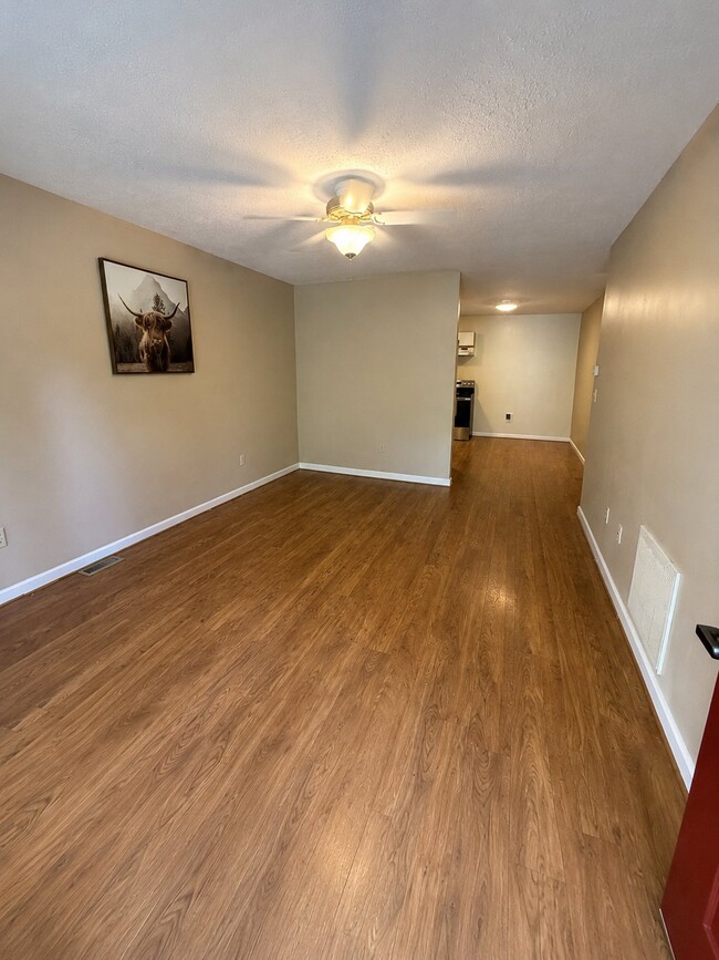 Building Photo - 111 Watzel Ln