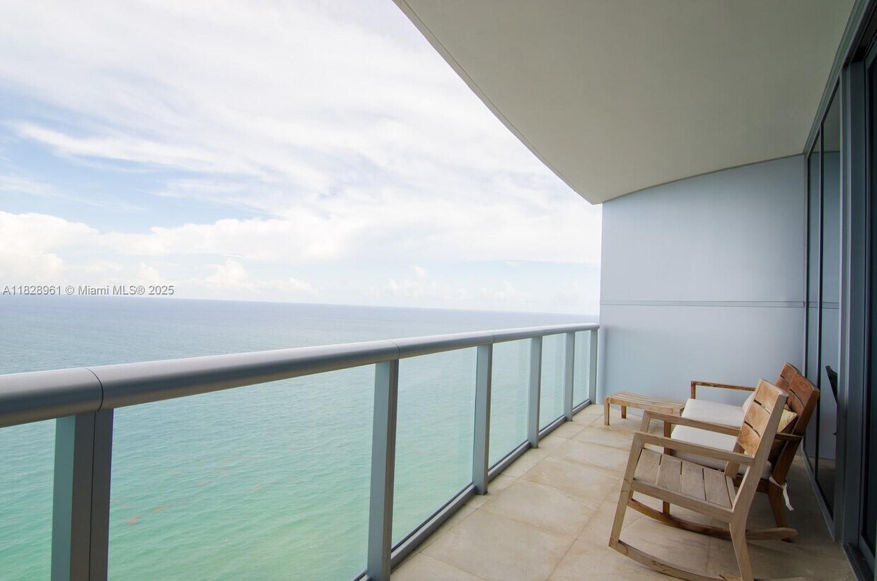 Primary Photo - 17001 Collins Ave