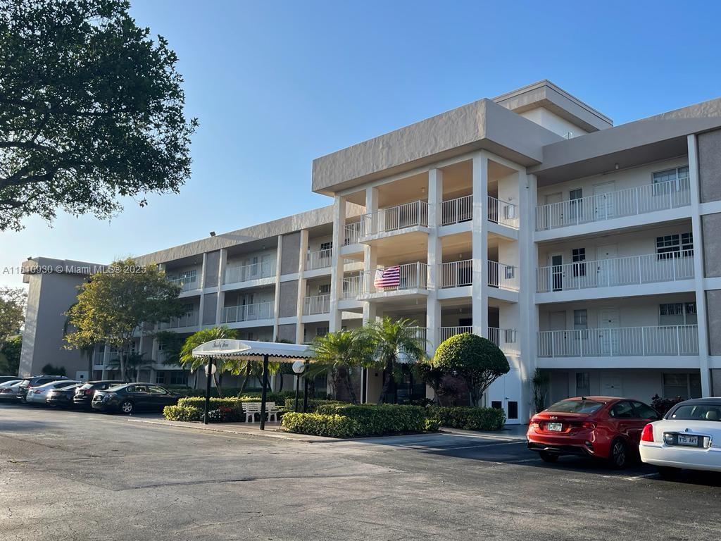 Foto principal - 3151 S Palm Aire Dr