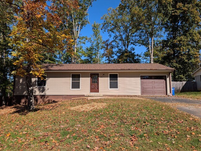 Foto del edificio - Weaverville Rental **6 or 12 month lease available**