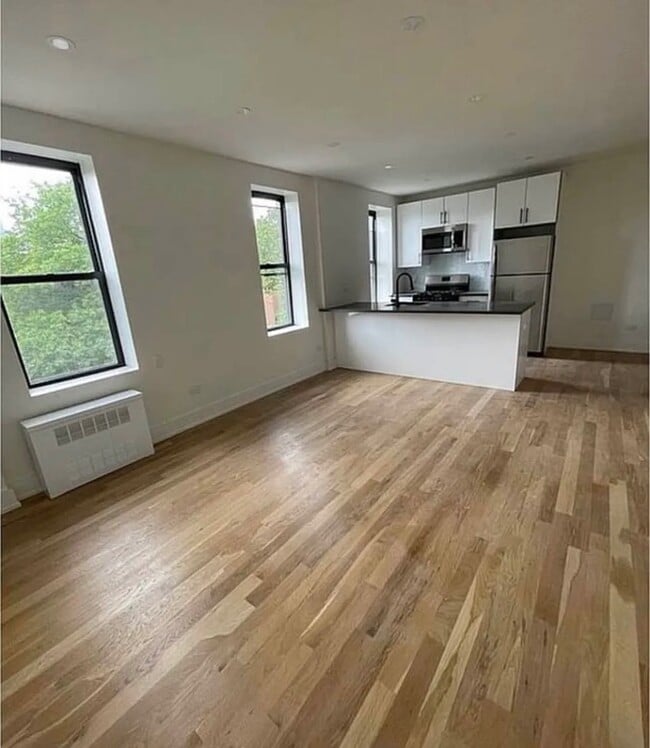 Building Photo - 3286 33rd St - C5