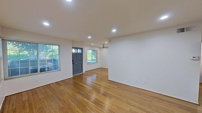 Building Photo - 2349 S Cutty Way