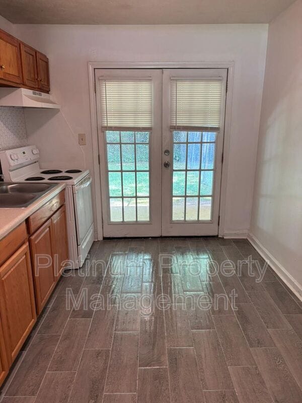 Building Photo - 543 Springwood Dr