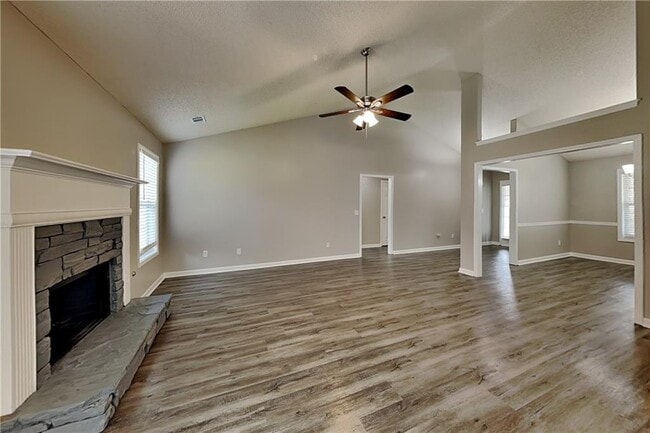 Building Photo - 705 Beranda Cir