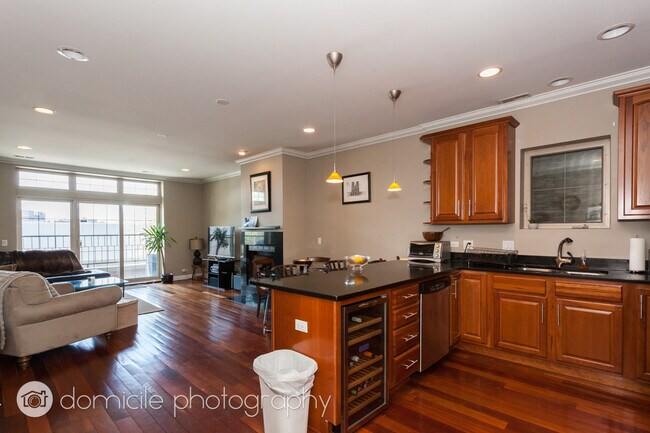 Foto del edificio - 1347 N Ashland Ave