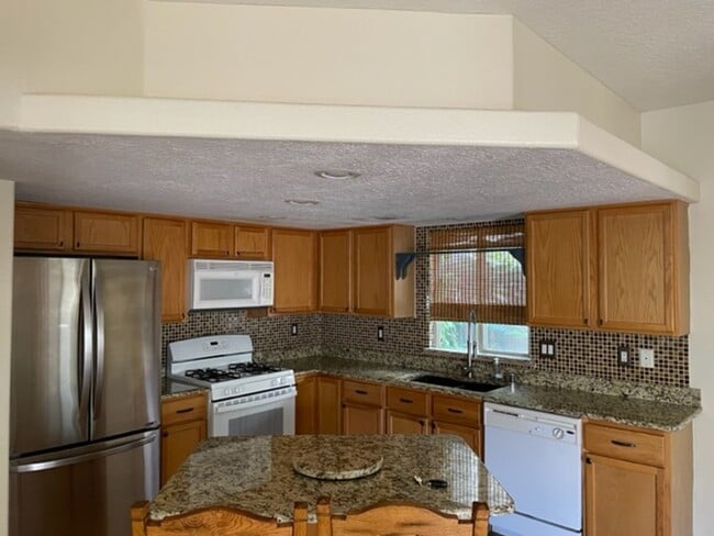 Building Photo - Great Home Near La Cueva