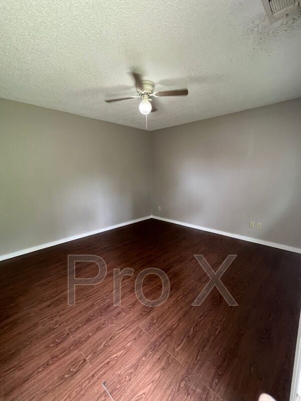 Building Photo - 1116 S Elm St