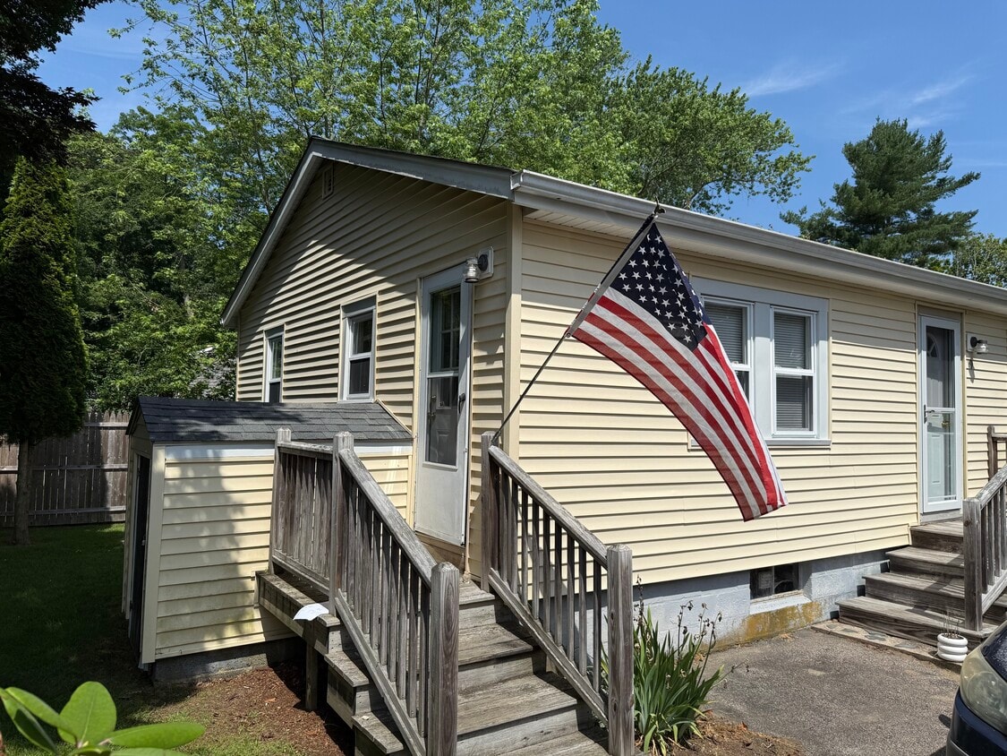 Primary Photo - 19 River Ave