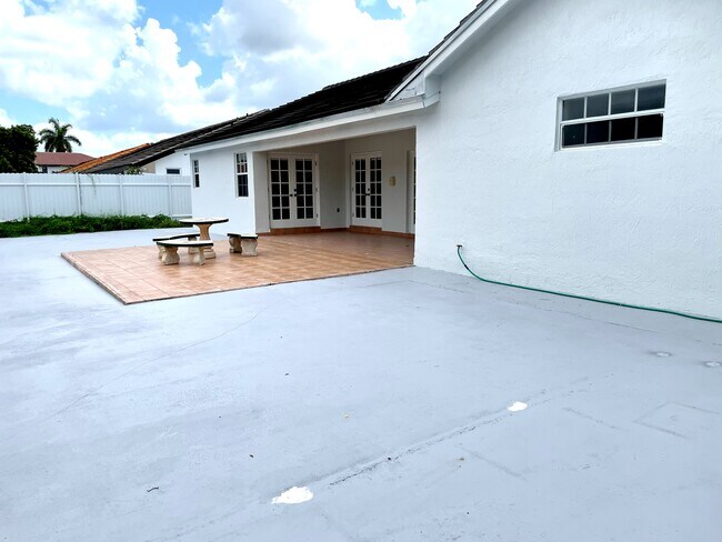 Building Photo - 3490 SW 142nd Pl