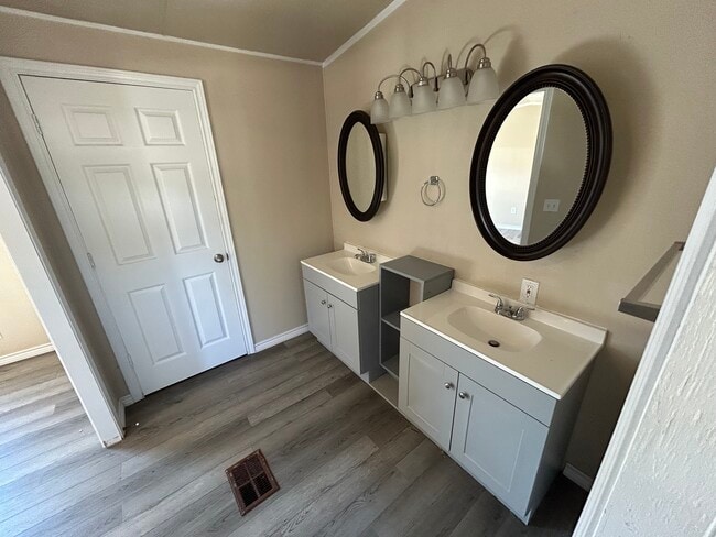 Foto del edificio - 820 Depot St