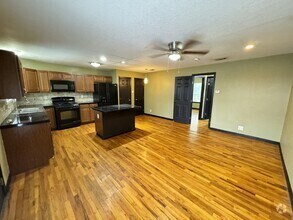 Building Photo - 211 Natalen Ave