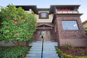 Building Photo - 1624 NE Tillamook St