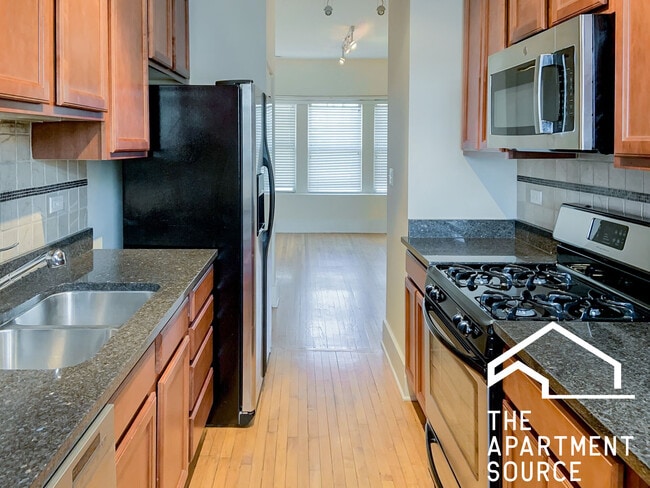 Photo - 1849 W Cornelia Ave Apartment