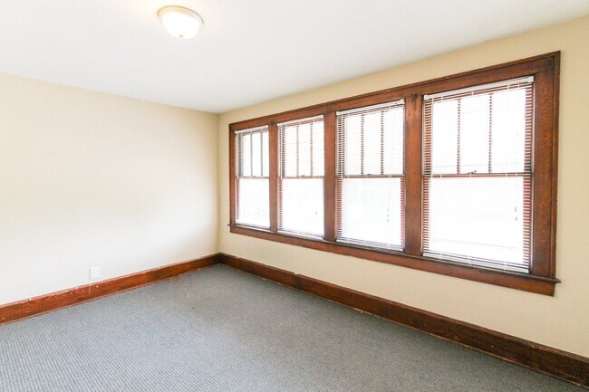 Foto del edificio - PRELEASING for AUGUST! Dishwasher Included